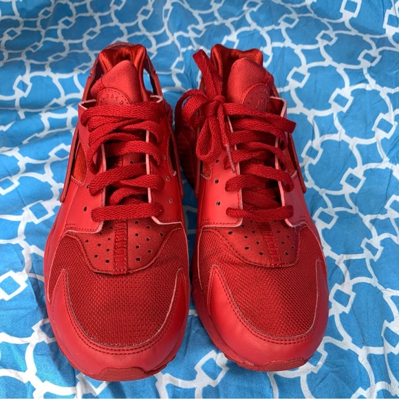 Nike Men’s size 7.5 Air Huarache Triple Red Low top classic premium sneakers og - Picture 2 of 11